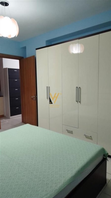 Tirane, jepet me qera apartament 2+1+Ballkon Kati 6, 85 m² 550 € (YZBERISHT)