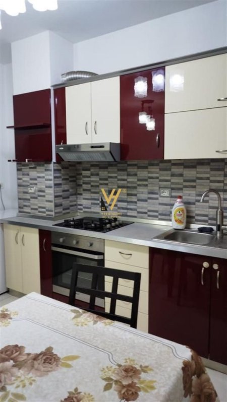 Tirane, jepet me qera apartament 2+1+Ballkon Kati 6, 85 m² 550 € (YZBERISHT)