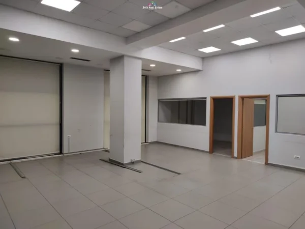 Tirane, jepet me qera zyre Kati 2, 140 m² 120.000 leke te reja (komuna e parisit)