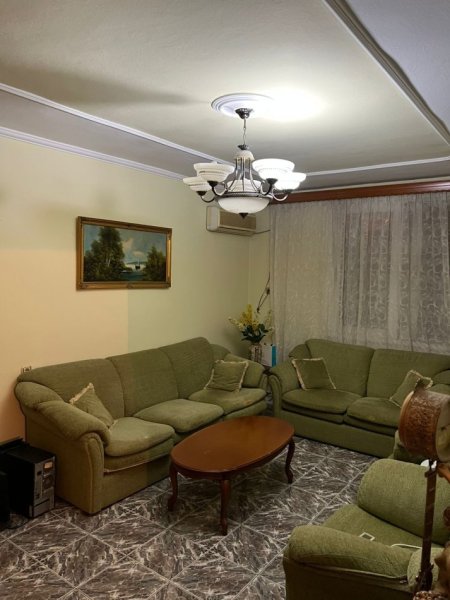 Tirane, jepet me qera apartament 2+1+Ballkon Kati 1, 104 m² 500 € (rruga Kongresi Manastirit mbrapa Shkolles Cajupi)