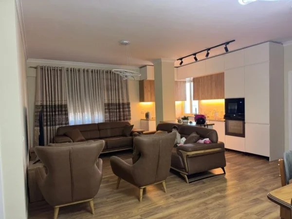 Durres, shitet apartament 2+1+Aneks+Ballkon Kati 5, 85 m² 140.000 € (Plazh| Durres)