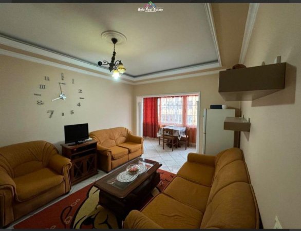 Tirane, jepet me qera apartament 1+1+Ballkon Kati 5, 80 m² 550 € (Komune te Parisit)