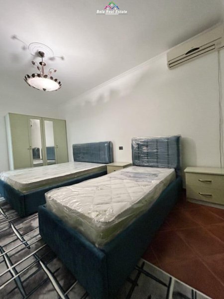 Tirane, jepet me qera apartament 1+1+Ballkon Kati 1, 60 m² 450 € (stacioni i trenit)