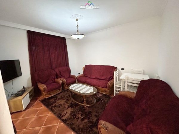 Tirane, jepet me qera apartament 1+1+Ballkon Kati 1, 60 m² 450 € (stacioni i trenit)