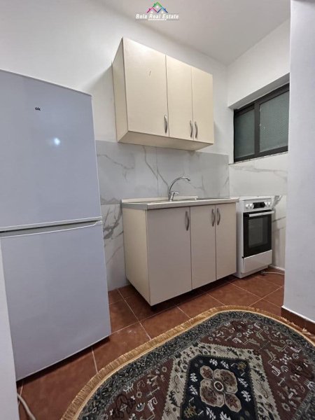 Tirane, jepet me qera apartament 1+1+Ballkon Kati 1, 60 m² 450 € (stacioni i trenit)