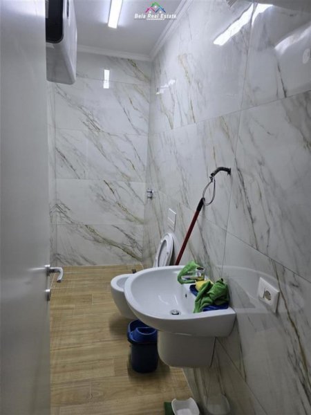 Tirane, jepet me qera apartament 2+1 Kati 4, 123 m² 750 € (pazari i ri)
