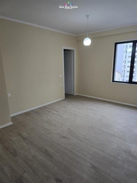Tirane, jepet me qera apartament 2+1 Kati 4, 123 m² 750 € (pazari i ri)