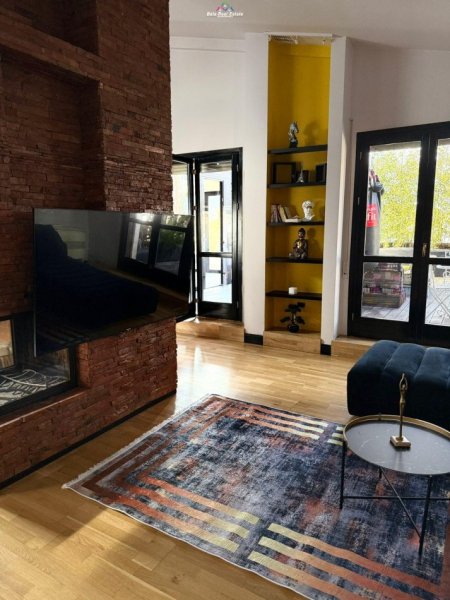 Tirane, jepet me qera apartament 3+1 Kati 5, 240 m² 2.000 € (kopshti botanik)