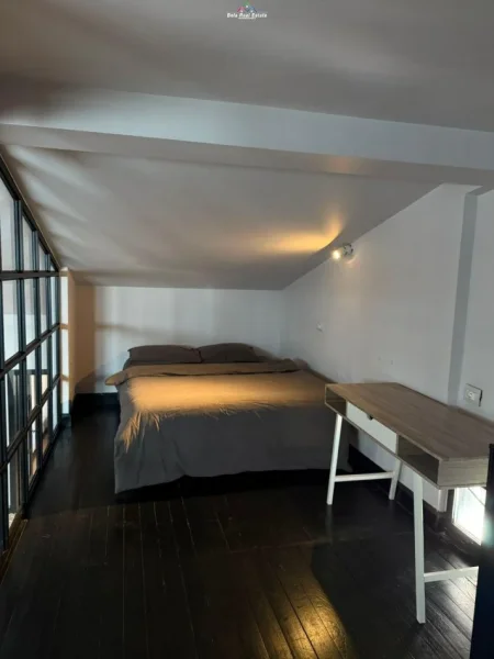 Tirane, jepet me qera apartament 3+1 Kati 5, 240 m² 2.000 € (kopshti botanik)