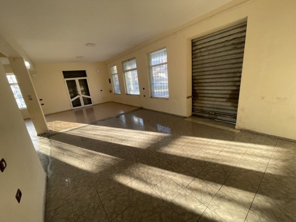 Elbasan, jepet me qera magazin, ambjent biznesi Kati 0, 150 m²  (Rr.Tomorr Domi)