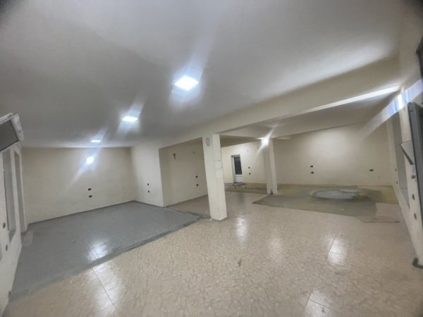 Elbasan, jepet me qera magazin, ambjent biznesi Kati 0, 150 m²  (Rr.Tomorr Domi)