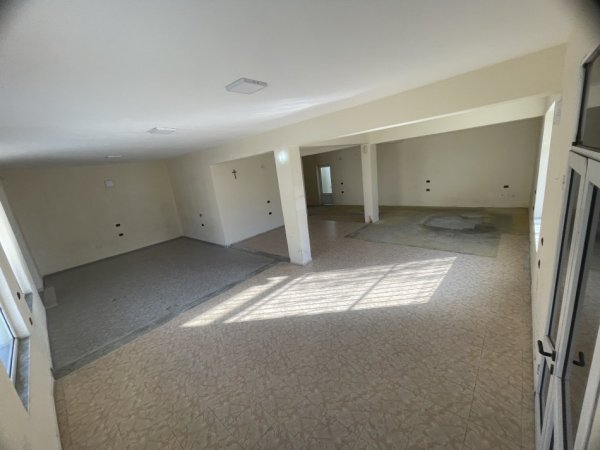 Elbasan, jepet me qera magazin, ambjent biznesi Kati 0, 150 m²  (Rr.Tomorr Domi)