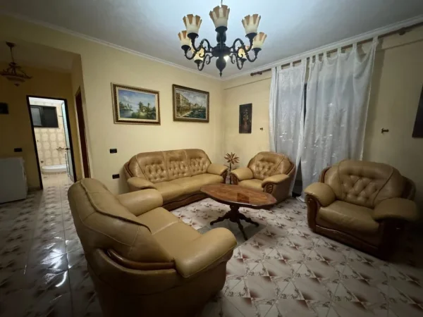 Tirane, jepet me qera apartament 2+1 Kati 3, 120 m² 300 € (Farke)