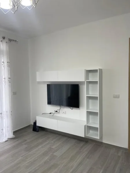Tirane, jap me qera apartament 2+1+Ballkon Kati 2, 120 m² 500 € (5 Maj)