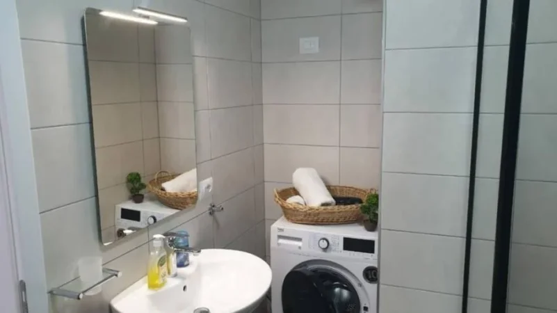 Tirane, jepet me qera apartament+verande | Penthouse 2+1+Ballkon Kati 8, 110 m² 1.100 € (Pazari i Ri)