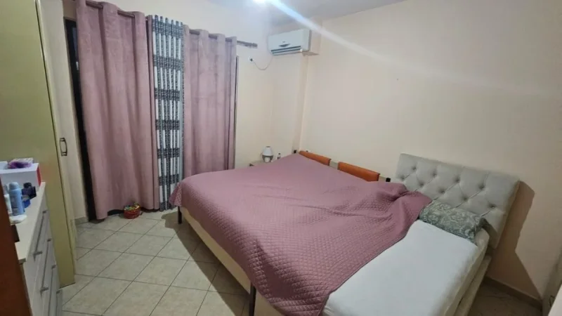 Tirane, jepet me qera apartament 1+1+Aneks+Ballkon Kati 3, 350 € (Besim Alla)