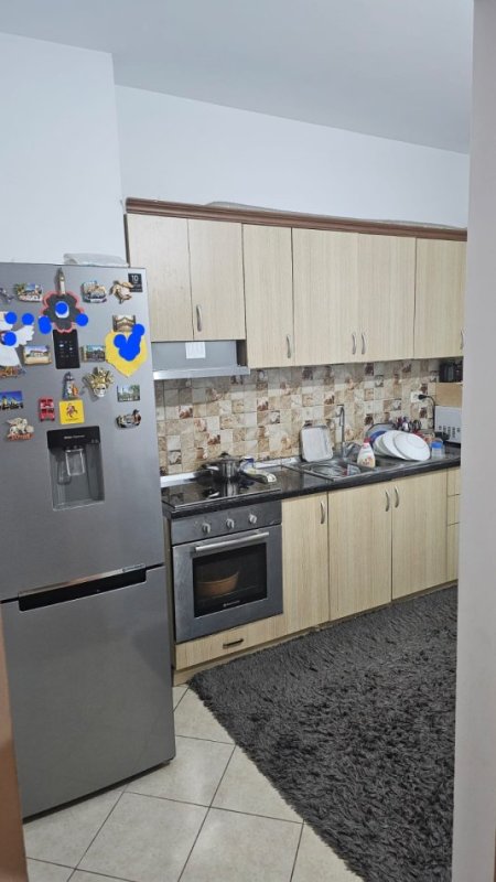 Tirane, jepet me qera apartament 1+1+Aneks+Ballkon Kati 3, 350 € (Besim Alla)