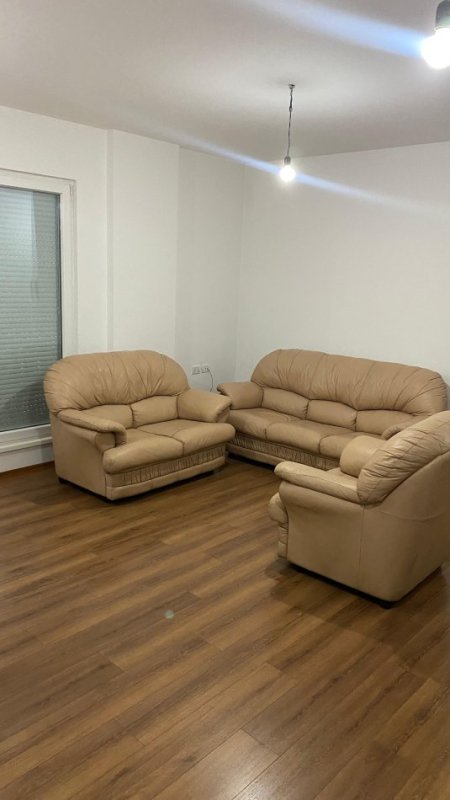 Tirane, jepet me qera apartament 2+1 Kati 4, 500 € (Don Bosko)