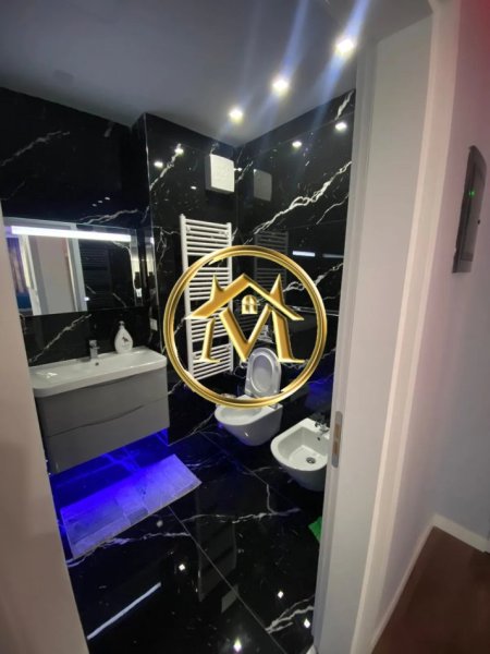 Tirane, jepet me qera apartament 2+1 Kati 2, 95 m² 700 € (Laprake)