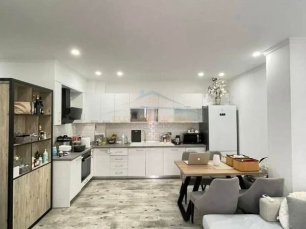 Tirane, shitet apartament 2+1+Ballkon Kati 2, 78 m² 148.000 € (Don Bosko)