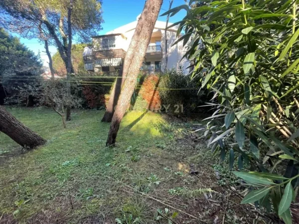 Durres, shitet apartament 2+1 Kati 1, 124 m² 285.000 € (Qerret)