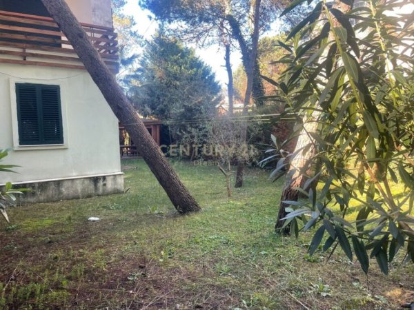 Durres, shitet apartament 2+1 Kati 1, 124 m² 285.000 € (Qerret)