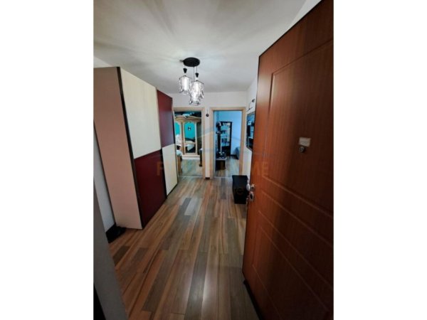 Tirane, jepet me qera apartament 3+1+Ballkon Kati 4, 80 m² 850 € (Piramida)
