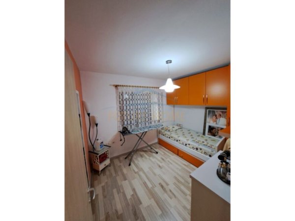 Tirane, jepet me qera apartament 3+1+Ballkon Kati 4, 80 m² 850 € (Piramida)