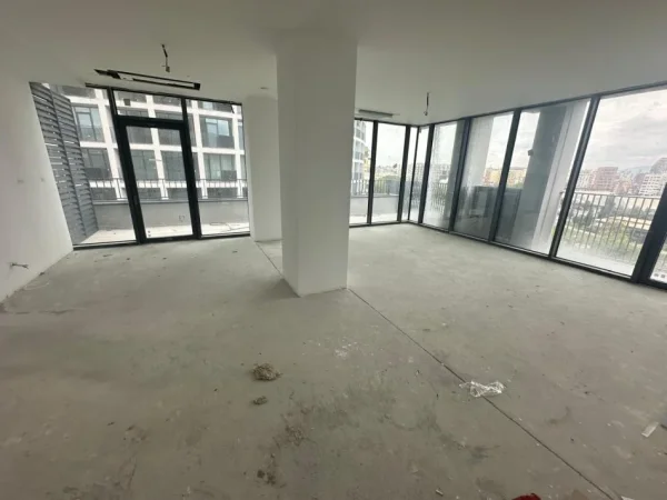 Tirane, shitet apartament 3+1+Ballkon Kati 5, 187 m² 550.000 € (Lake View)