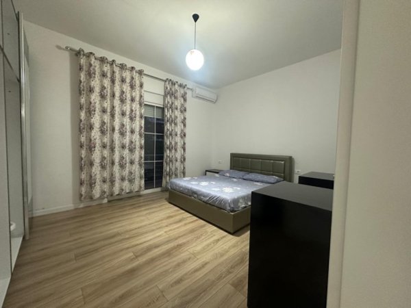 Tirane, jepet me qera 2+1 Kati 1, 450 € (Fresk)