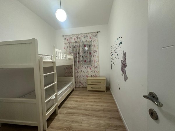Tirane, jepet me qera 2+1 Kati 1, 450 € (Fresk)