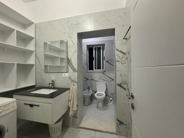 Tirane, jepet me qera 2+1 Kati 1, 450 € (Fresk)