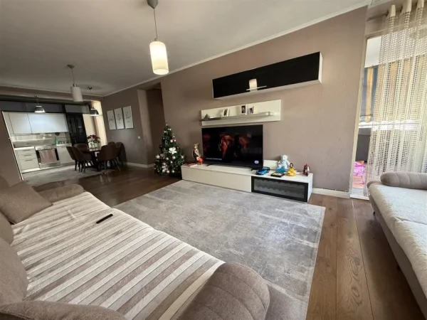 Tirane, shitet apartament 3+1+Ballkon Kati 4, 150 m² 308.000 € (Komuna e Parisit)