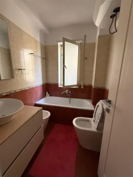 Tirane, shitet apartament 3+1+Ballkon Kati 4, 150 m² 308.000 € (Komuna e Parisit)