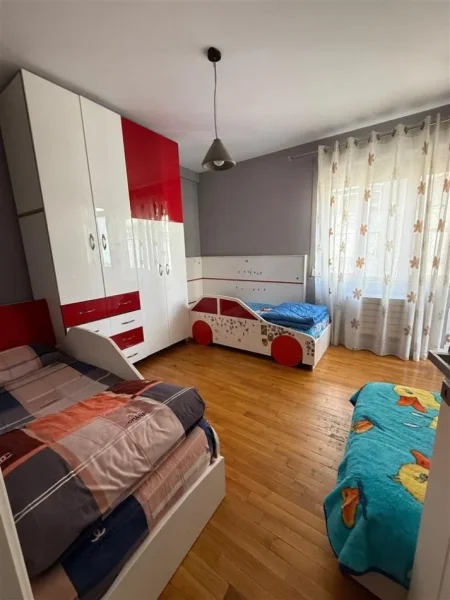Tirane, shitet apartament 3+1+Ballkon Kati 4, 150 m² 308.000 € (Komuna e Parisit)