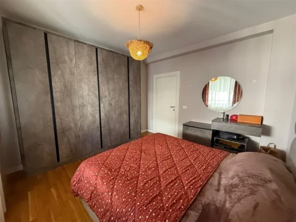 Tirane, shitet apartament 3+1+Ballkon Kati 4, 150 m² 308.000 € (Komuna e Parisit)