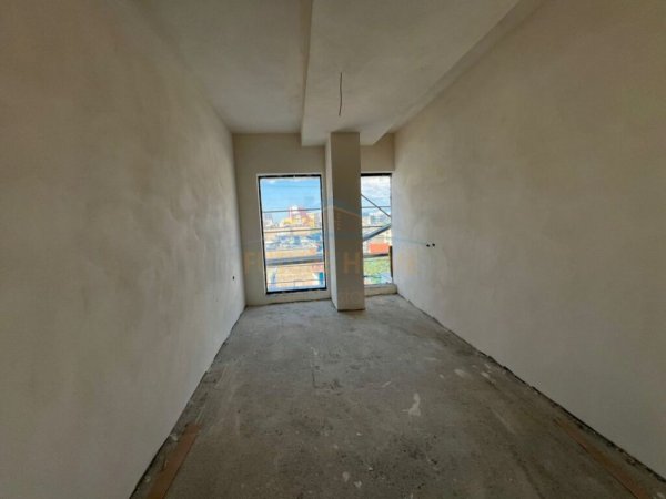 Tirane, shitet apartament 2+1+Ballkon Kati 5, 105 m² 261.250 € (barrikadat)