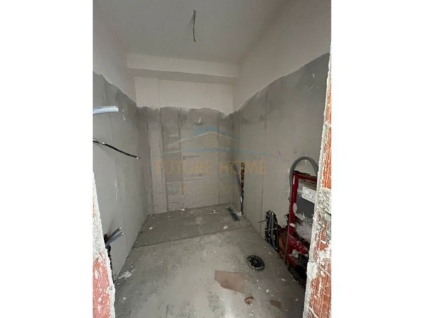 Tirane, shitet apartament 2+1+Ballkon Kati 5, 105 m² 261.250 € (barrikadat)