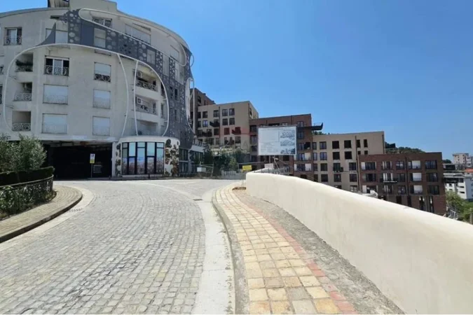 Tirane, shitet 1+1+Ballkon Kati 3, 82 m² 115.000 € 