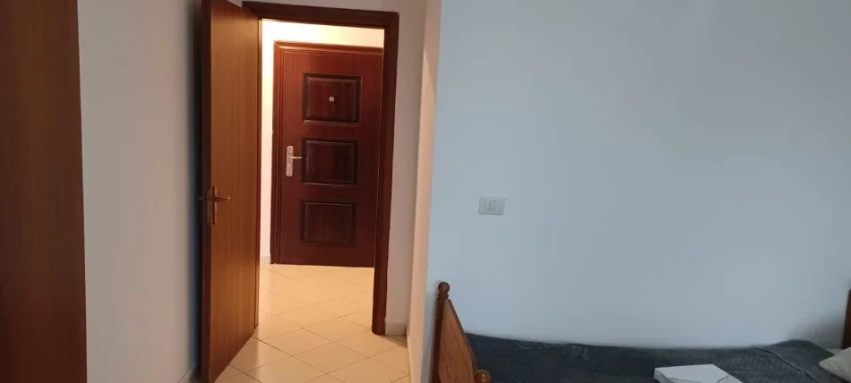 Tirane, jepet me qera apartament 1+1+Ballkon Kati 6, 70 m² 400 € (rruga Teodor Keko)