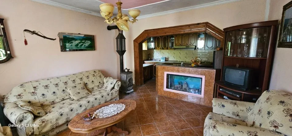 🏡 Shitet shtëpi private 2-katëshe, e mobiluar – Xibrakë, Elbasan 📍 Vetëm 18 minuta nga qendra e Elbasanit