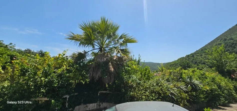 🏡 Shitet shtëpi private 2-katëshe, e mobiluar – Xibrakë, Elbasan 📍 Vetëm 18 minuta nga qendra e Elbasanit
