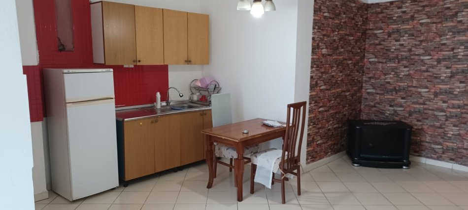 Tirane, jepet me qera apartament 1+1+Ballkon Kati 6, 65 m² 400 € (ASTIR)