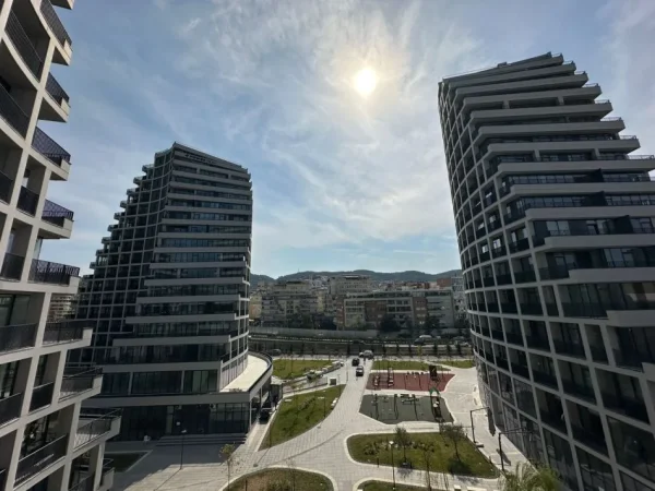 Tirane, shitet apartament 3+1+Aneks+Ballkon Kati 2, 190 m² 550.000 € (Liqeni Artificial)