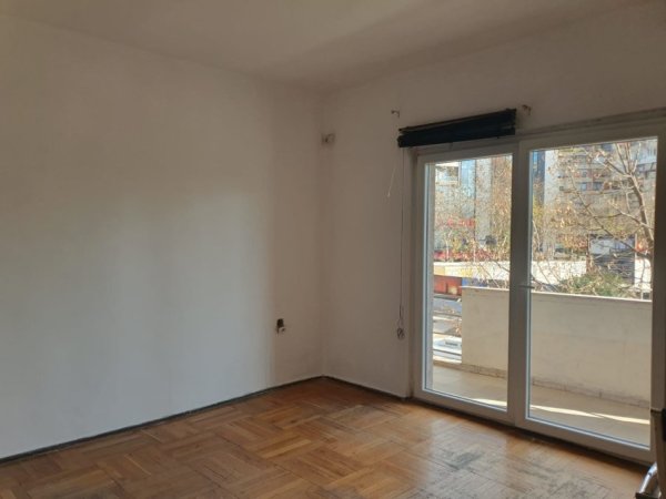 Tirane, jepet me qera apartament 2+1 Kati 2, 82 m² 1.000 € (Qender)