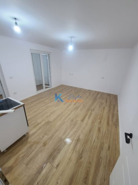 Tirane, shes apartament 1+1+Ballkon Kati 4, 55 m² 120.000 € (afer shkolles se kuqe)