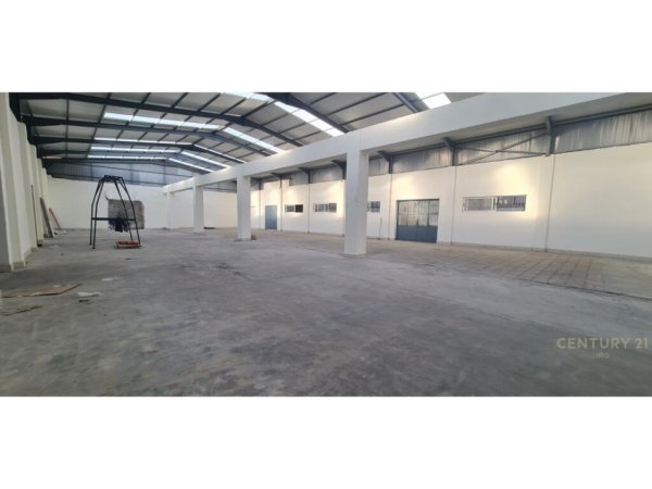 Tirane, jepet me qera magazine , 1.000 m² 4.000 € (Ish Kombinati Misto Mame)