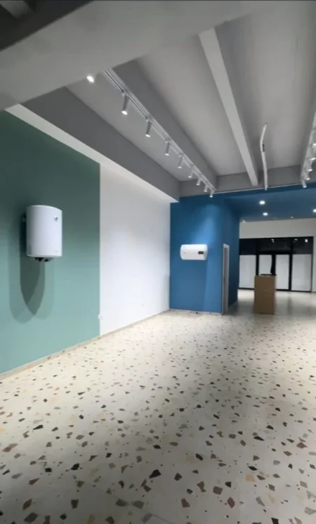 Tirane, jepet me qera dyqan Kati 0, 163 m² 2250 € (Kompleksi Square 21)