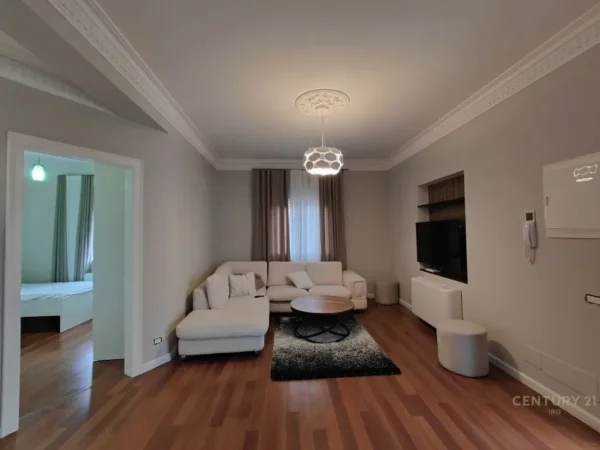 Tirane, jepet me qera apartament 2+1+ post parkimi Kati 3, 100 m² 800 € (Universiteti Marlin Barleti)