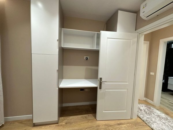 Tirane, jepet me qera apartament 2+1+Ballkon Kati 4, 92 m² 1.200 € (Parku Olimpik)